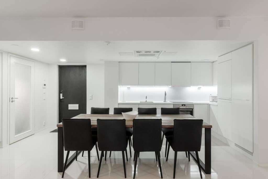 Sleek And Spacious 3 Bedroom Apartment In City Centre Helsinki Exterior foto